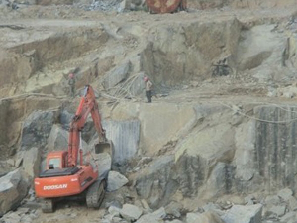 志遠(yuǎn)石材礦山開(kāi)采：科學(xué)工藝保障青石板材品質(zhì)