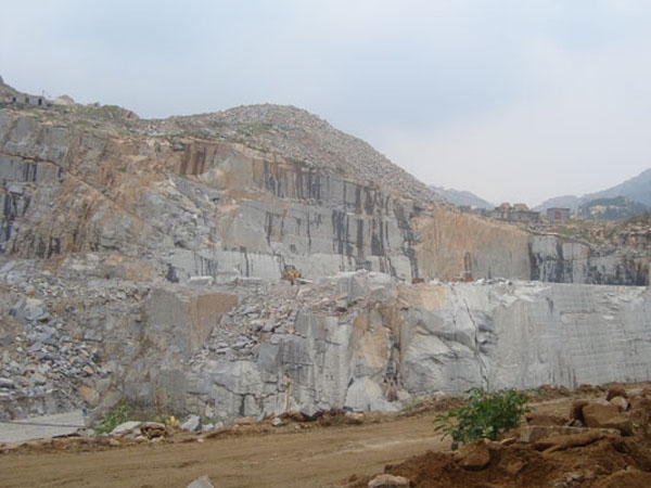 嘉祥天青石礦山：志遠(yuǎn)石材高品質(zhì)青石板材的基石
