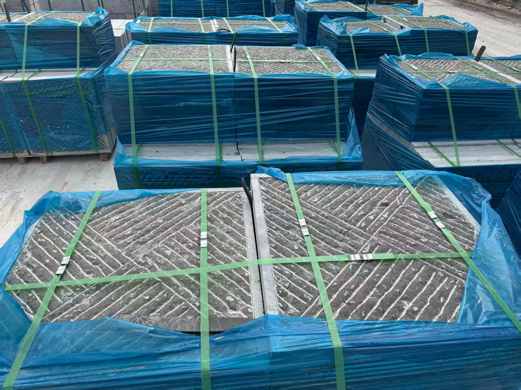 鏨道面青石板鋪裝：打造高質(zhì)感戶外空間的優(yōu)選方案